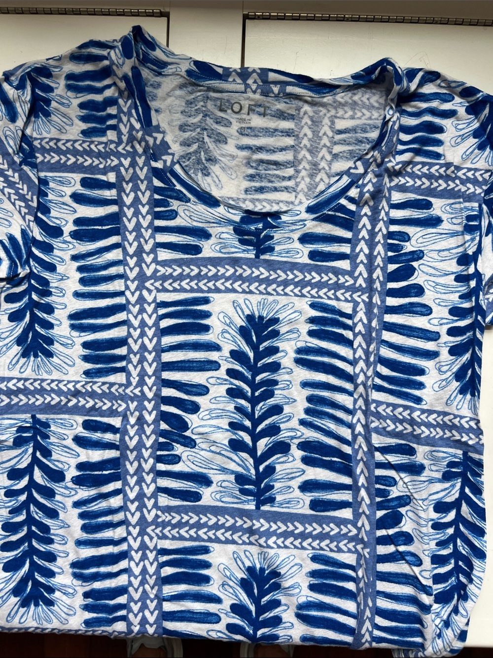 LOFT Blue and White Short-Sleeve Printed Women's Top